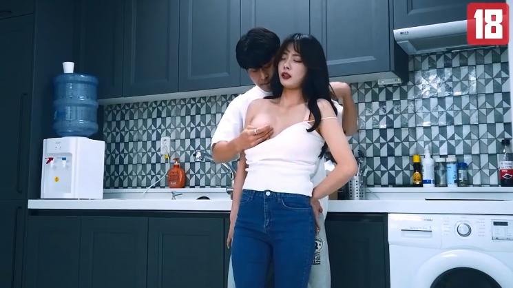 vé xem phim Em nhân viên bán đồ lót cho khách "test" hàng